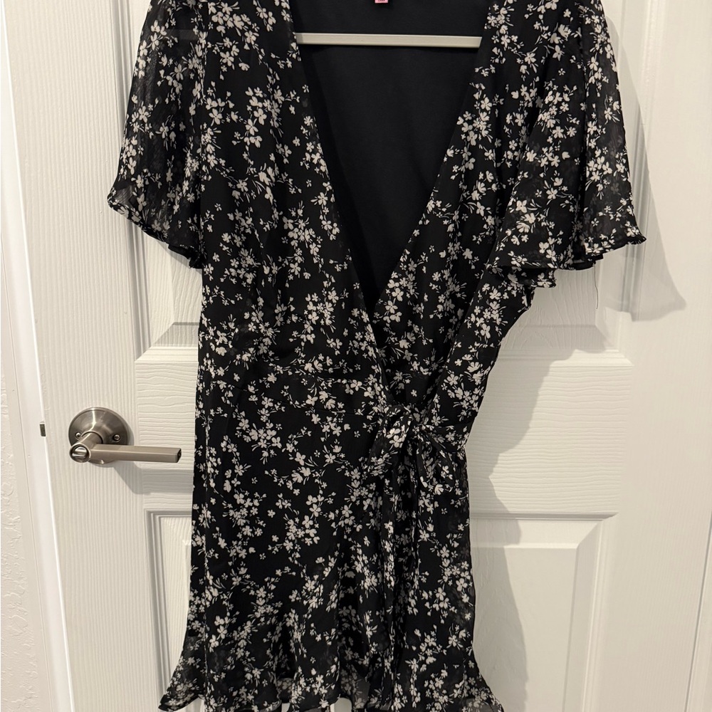 Francesca's Collections Black and White Floral Mini Dress